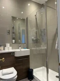 Boutique Retreat in the Heart of Bath — Steps from All the Sights - Image 2