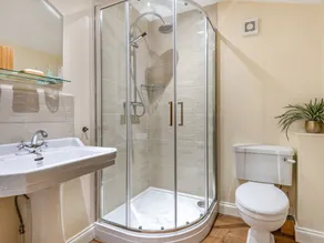 4 bedroom accommodation in Dorrington, near Lincoln - Image 2