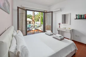 Villa Lianolia: Huge pool, A/C, WiFi, near the beach - Image 2