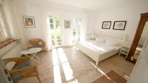 Exclusive, large apartment with 3 bedrooms, fireplace and terrace - Image 4