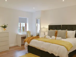 3 chambres à coucher à Greasby, Wirral - Image 3