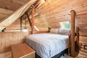 Small Timbers-riverfront log home, stunning view - Image 3