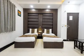 Hotel Red Castle - Near Ganga Ram & BLK Hospital - Karol Bagh - Image 2