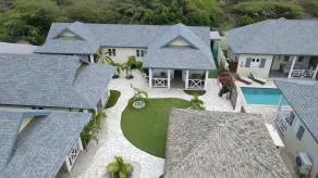 4 Villa Resort with Pool and Minutes from the Beach - Image 2