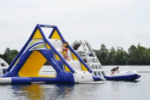 Gîtes de 75m², 6 couchages avec piscine (JURA) - Coccinelle - Image 3