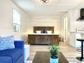 Lil Q Modern Cottage - Entire Suite - Quiet, Private, Serenity Gateway! - Image 5