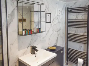 3 bedroom accommodation in Coulderton - Image 3