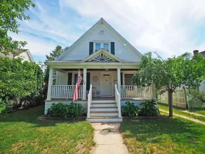 Boyne City, 4 blocks to Lake Charlevoix, 4 bedrooms, sleeps 13 - Image 4