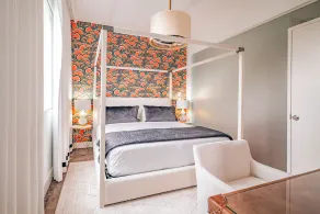 Kirby Haus ·Modern Luxury· West U· RiceVillage · sleeps16 ·EV 🚗🔌 •3900sqft ⭐️⭐️⭐️⭐️⭐️ - Image 4