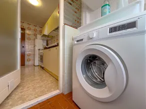 Apartment on the Paseo Marítimo 3 minutes from the beach, community pool, free Wi-Fi, excellent location, bars, restaurants and shops. Vivalidays Luis. - Image 2