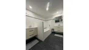 Spacious house with large garden and parking 20 min from Lyon - Image 4