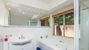 Boomerang Hideaway - Tranquill acreage - Image 2