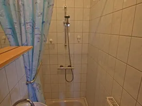 Apartamento funcional con terraza, bicicletas y baby-foot para disfrutar del arte y la tradición local - Image 2