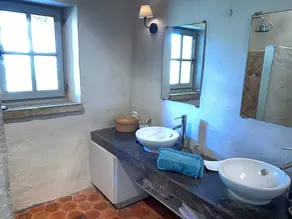 In Gordes, facing the entire Luberon Park a beautiful 5 bedrooms house - Image 2