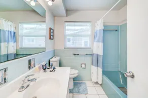 Cozy 60's home, city & canal located - Image 5