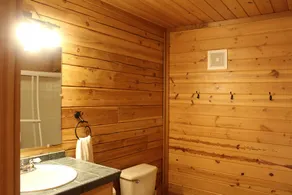 Rustic Log Cabin Escape: Minutes from Wedding Venues & KC Metro! - Image 4