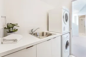 Azura 6 Lejlighed, luxe hovedgade indkvartering: gåtur til strand og by - Image 2