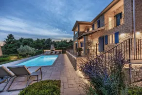 Villa Sterpazzi near Poreč with heated private pool, sea view, jacuzzi and sauna - Image 3