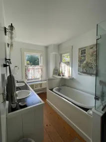  Island Home Minutes Away from beaches, hiking, kayaking, or seaside dining - Image 3