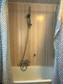 Vacation Home for 4 guests with 3 bedrooms and free parking - Image 4