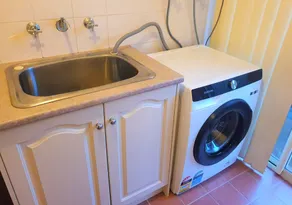 \"Roxy\" Spacious Cosy Getaway - Near Melbourne Airport - Image 4