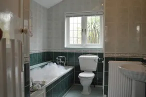 Large four bedroom home near country walks & beach - Image 5
