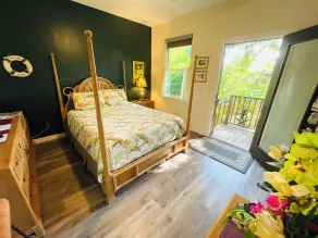 Tranquil Guest Suite in Paradise with Private Pool Walking Distance to Town\n - Image 3