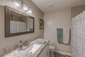 Your Home Away From Home in the Sunshine! Minutes from great amenities. - Image 4
