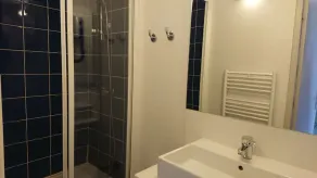 Appartement Confortable au Calme | Parking Gratuit - Image 4