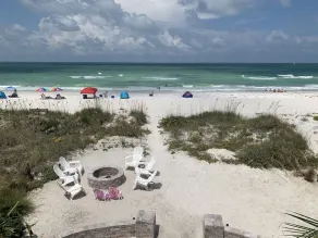 HAUS AM STRAND, DIREKT AUF WEICHEM ZUCKERWEISSEN SAND - Image 3