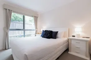 Comfortable Home 10 Minutes from Town - Wifi and Garage - Image 4