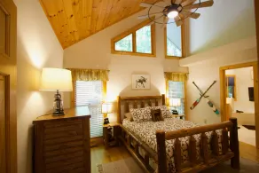 Leatherwood Cabin: Fall Colors, Hot Tub, Wooded Views & Hiking Access - Sleeps 8 - Image 3