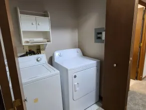 SwinHousing - Main Street Suite, Sleeps 8 - Image 2