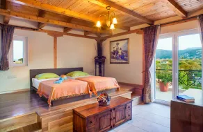 Top floor suite near to the town and close to the beach - Image 5