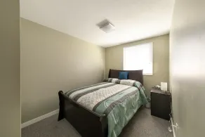 4 BR Executive Town home, Indoor Pool, close to shopping, restaurants, and parks - Image 4