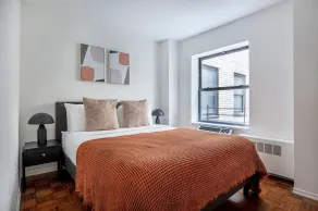 Clean Hudson Yards 1BR w/ Elevator & Doorman, nr Station, by Blueground - Image 4