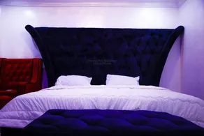 A Cosy 5 bedroom, 2 living-room 2 kitchen and 6 bathroom available for short let - Image 4