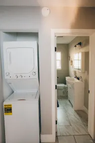 Fully remodeled House | FREE parking | Fast Internet - Image 3