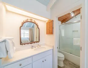 \"Cole Bin\" | 3-Minutes to the Beach | Dog-Friendly | Near Redbar and Choringos restaurants - Image 3