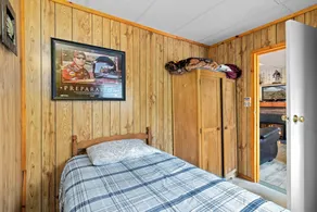Eugenia Lake Cottage. One minute walk to beach. - Image 5