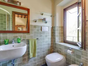 Tranquil Farmhouse in Terranova Bracciolini near Nightlife - Image 4