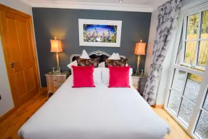 Outlander Luxury Hideaway - sleeps 2 guests  in 1 bedroom - Image 5