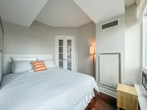 Luxury Yorkville Condo (2 Bedroom) - Image 4