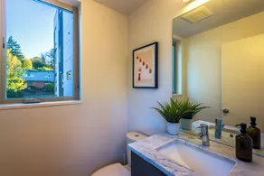 Modern and Airy home near UW & Seattle Children’s - Image 3