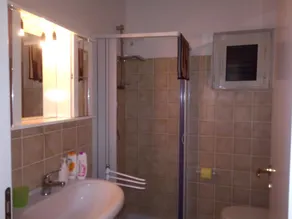 MIMOSA B TRILOCALEin Residence Villa Carla 2 soveværelser, opholdsstue tekøkken - Image 2