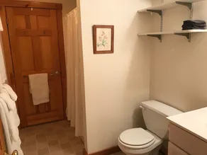Rummeligt Waterfront House med privat strand, spektakulær sø og havudsigt - Image 3