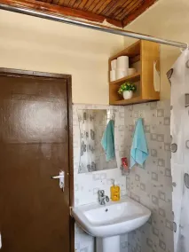 Lux Suites Donholm Family Bungalow - Image 2
