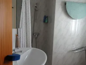 chalet confortable, aire acondicionado, una piscina de agua salada, jardín cerrado, wifi, TV vía satélite 3 dormitorios - Image 3