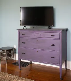 Artistic Lodging Queen suite - Image 2