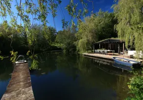 Sitting on the edge of a lake by itself. - Image 5